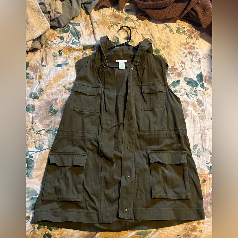 Large green vest with pockets